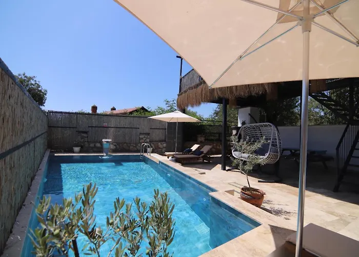 Ihtiyarsoeguet Villa