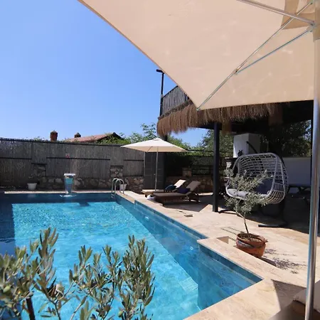 Ihtiyarsöğüt Villa